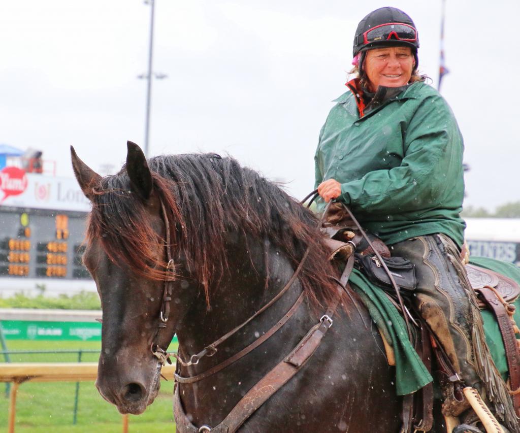 Rain doesn't seem to bother him. (Julie June Stewart photo)